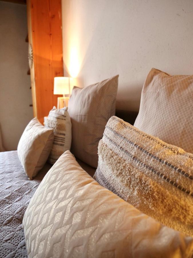 Bed and Breakfast Domaine Du Cellier De La Couronne Сезанн Екстер'єр фото